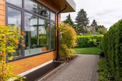 Garden / Landscaping Photo of 900 Hendry Avenue, North Vancouver, BC
