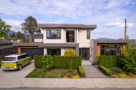 900 Hendry Avenue, North Vancouver, BC