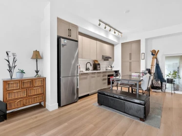 202 8750 University Crescent, Burnaby, BC, Burnaby — Apartment/Condo for sale