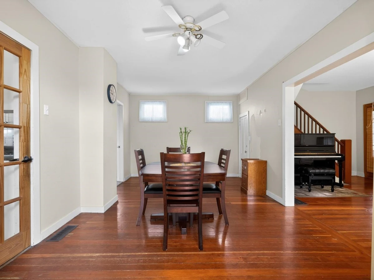 Dining Area Photo of 836 Thirteenth Street, New Westminster, BC