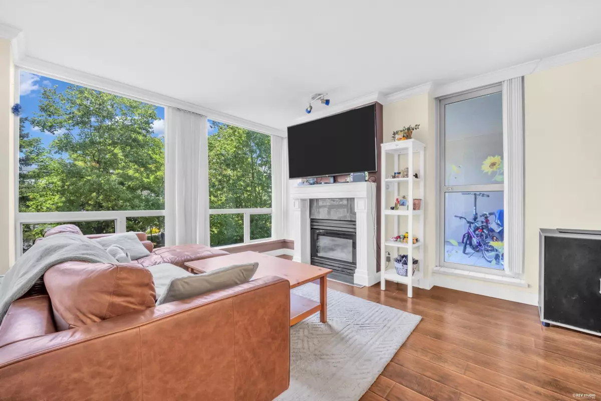 Living Room Photo of 505 9633 Manchester Drive, Burnaby, BC
