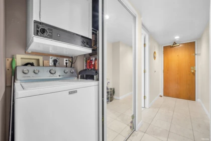 Hallway Photo of 505 9633 Manchester Drive, Burnaby, BC