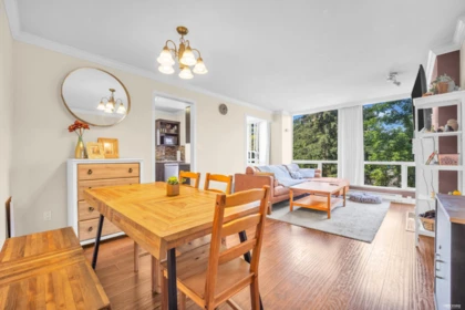 Kitchen Island Photo of 505 9633 Manchester Drive, Burnaby, BC
