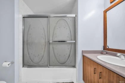 Laundry Room Photo of 505 9633 Manchester Drive, Burnaby, BC
