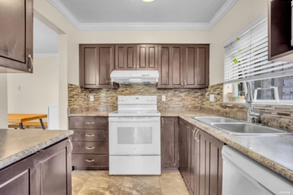 Primary Bedroom Photo of 505 9633 Manchester Drive, Burnaby, BC