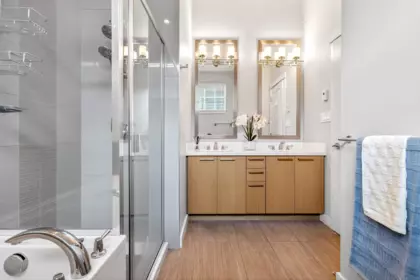 Hallway Photo of 4993 Cedar Springs Drive, Tsawwassen, BC