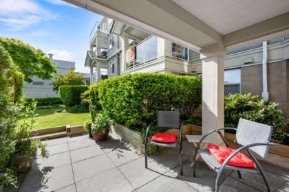 Swimming Pool Photo of 311 15621 Marine Drive, White Rock, BC