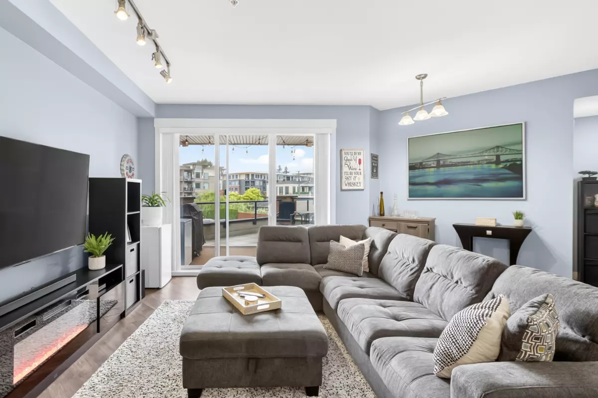 Living Room Photo of 215 1975 Mccallum Road, Abbotsford, BC