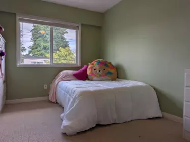 Walk-In Closet Photo of 114 32880 Bevan Way, Abbotsford, BC