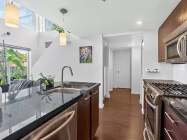 Kitchen Photo of PH1 1288 Chesterfield Avenue, North Vancouver, BC