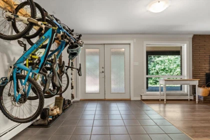 Garage Interior Photo of 34251 George Ferguson Way, Abbotsford, BC
