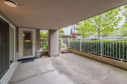 Entry Foyer Photo of 104 15150 29a Avenue, Surrey, BC