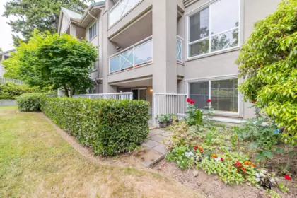 Staircase Photo of 104 15150 29a Avenue, Surrey, BC