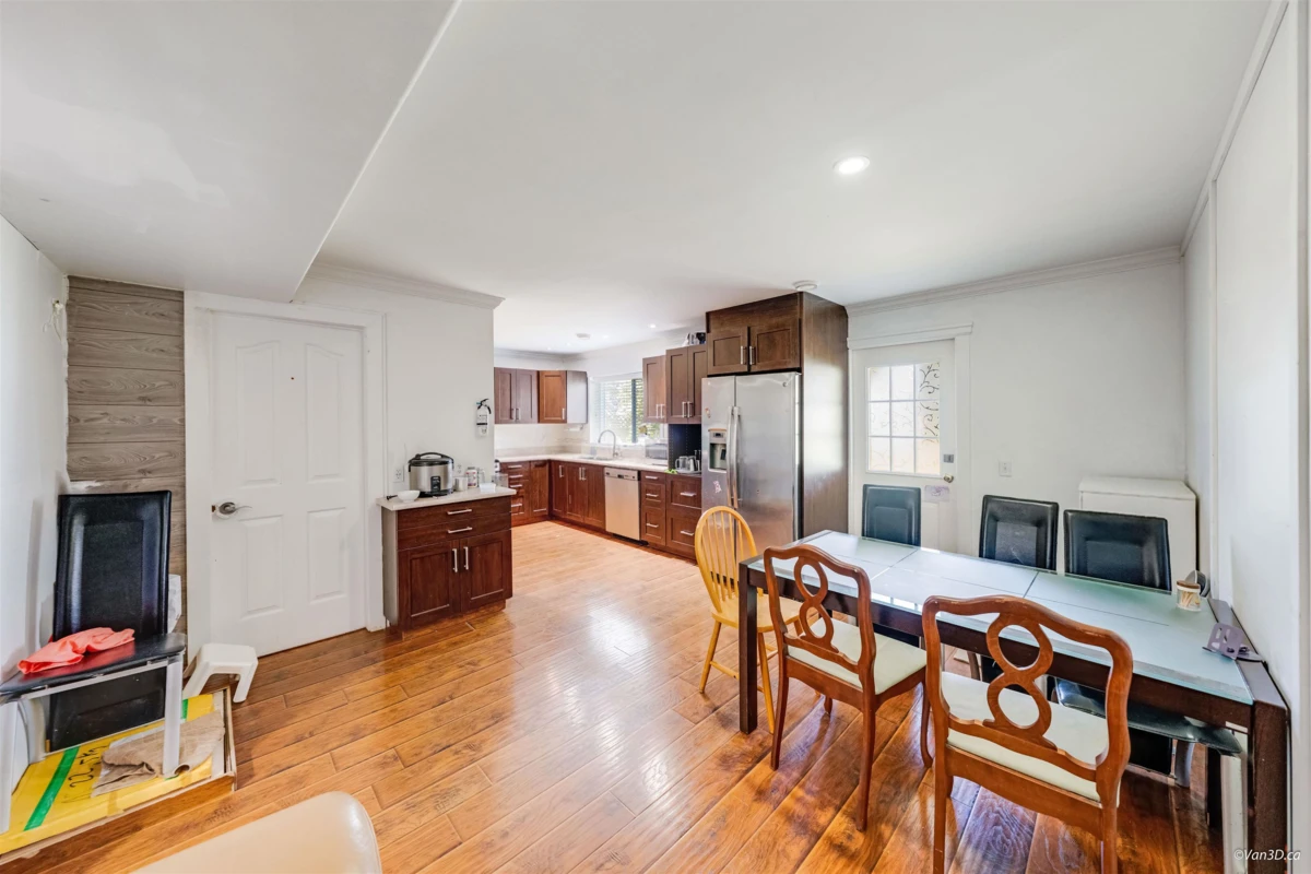 Living Room Photo of 26467 32a Avenue, Langley, BC