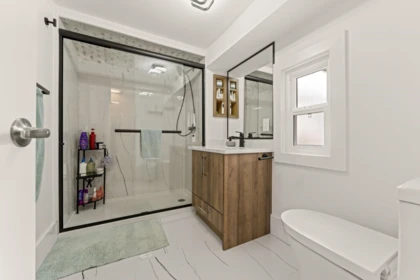 Primary Bathroom Photo of 266 E 32nd Avenue, Vancouver, BC