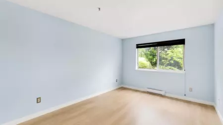 Walk-In Closet Photo of 105 33478 Roberts Avenue, Abbotsford, BC