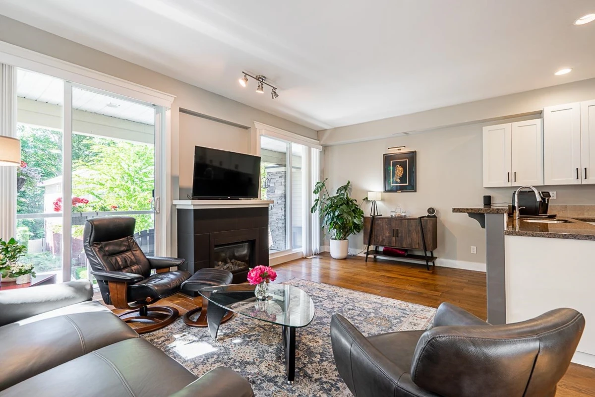 Living Room Photo of 42 15454 32 Avenue, Surrey, BC