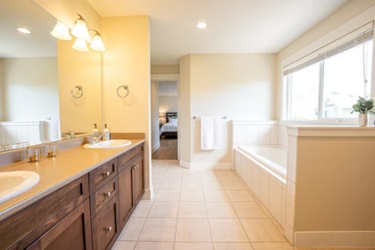 Hallway Photo of 17916 71 Avenue, Surrey, BC