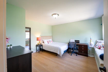 Powder Room Photo of 17916 71 Avenue, Surrey, BC