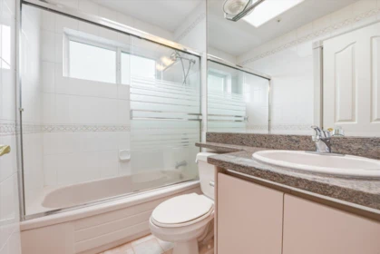 Primary Bathroom Photo of 6582 Maple Street, Vancouver, BC