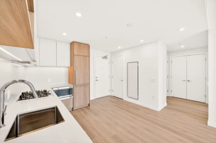 1807 6087 Wilson Avenue, Burnaby, BC, Burnaby — Apartment/Condo for sale
