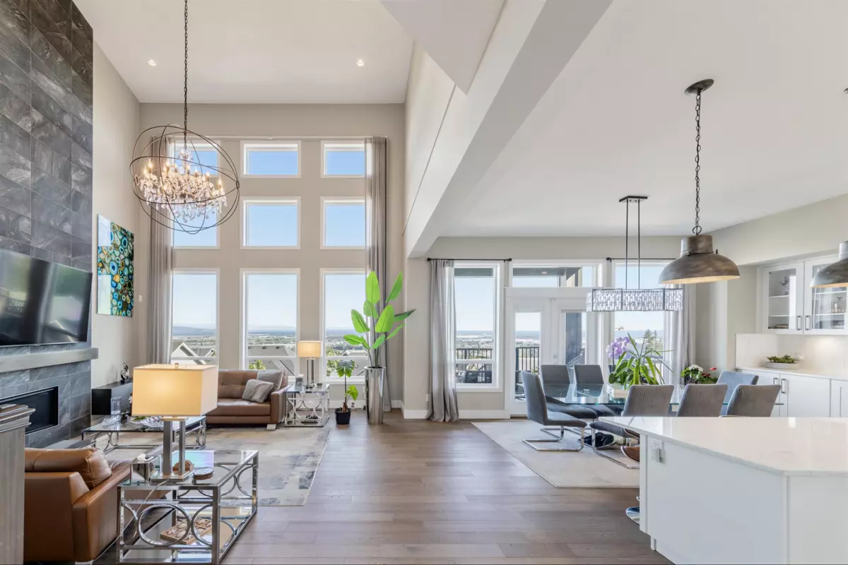Family Room Photo of 1419 Strawline Hill Street, Coquitlam, BC