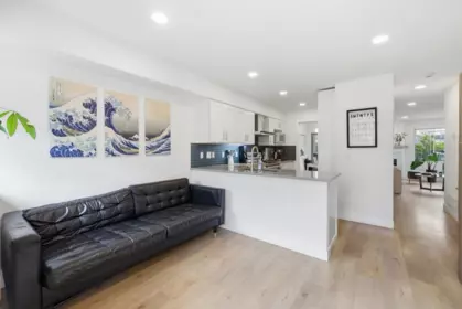Kitchen Island Photo of 10 2118 Eastern Avenue, North Vancouver, BC