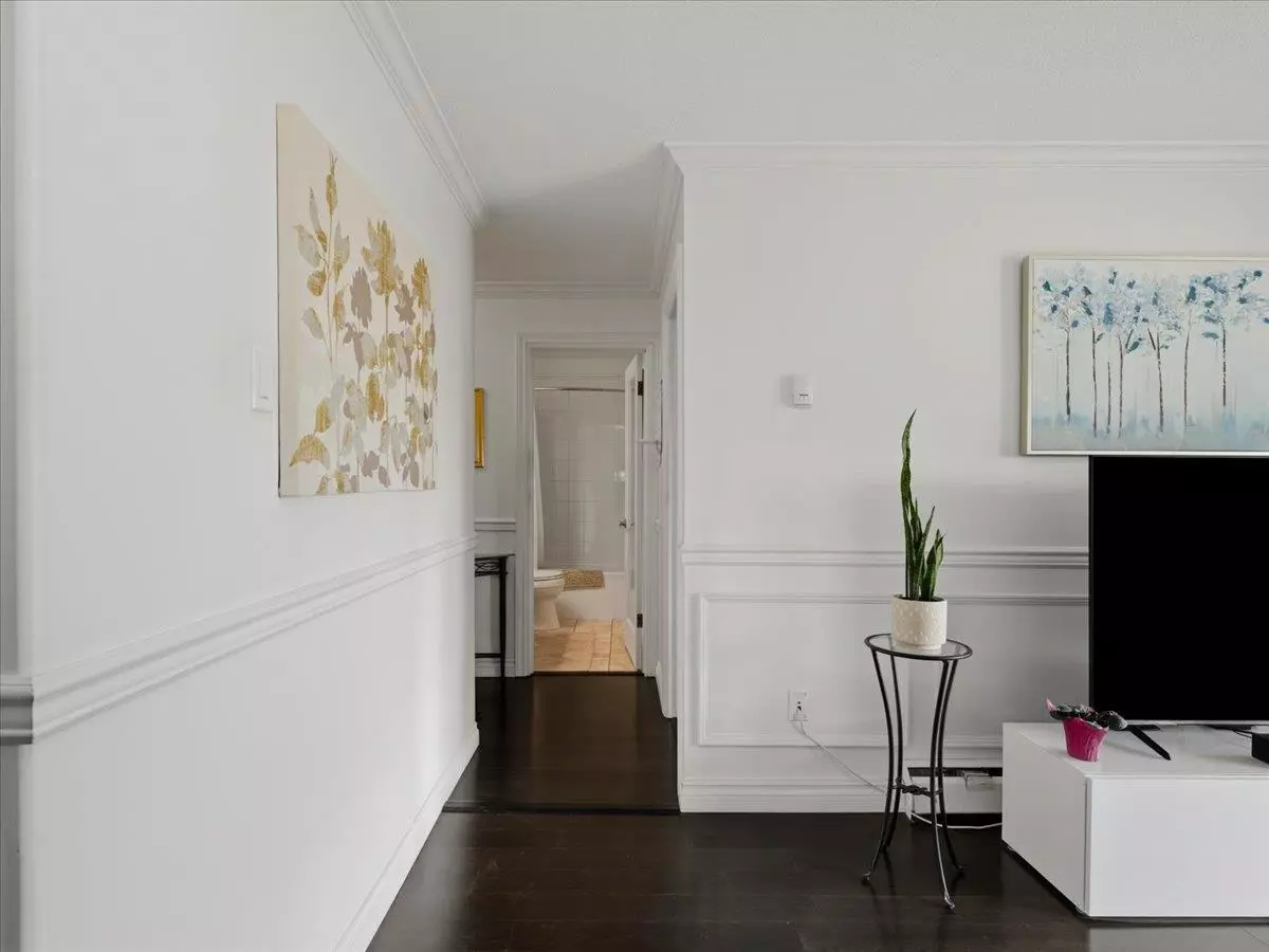 Living Room Photo of 313 145 W 18 Street, North Vancouver, BC