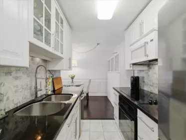 Kitchen Island Photo of 313 145 W 18 Street, North Vancouver, BC