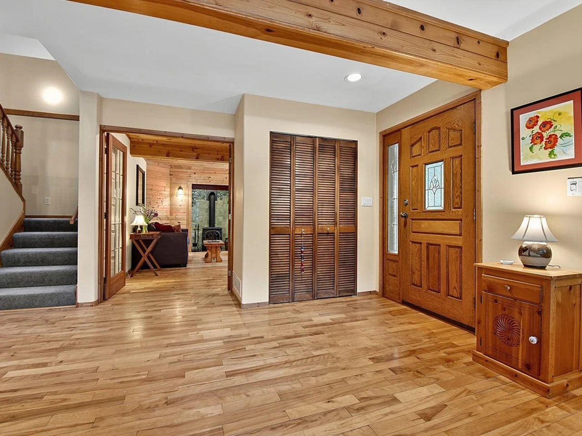 Living Room Photo of 1099 Miller Road, Bowen Island, BC