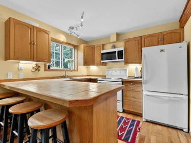 Breakfast Nook Photo of 1099 Miller Road, Bowen Island, BC