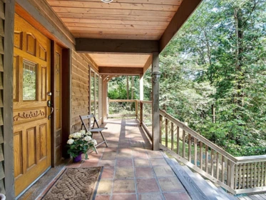 1099 Miller Road, Bowen Island, BC, Bowen Island — Single Family Residence for sale