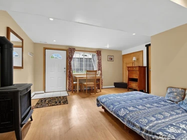 Hallway Photo of 1099 Miller Road, Bowen Island, BC