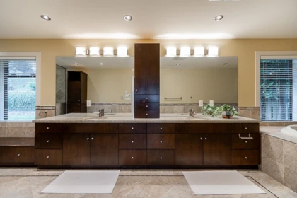Powder Room Photo of 1542 Chartwell Drive, West Vancouver, BC