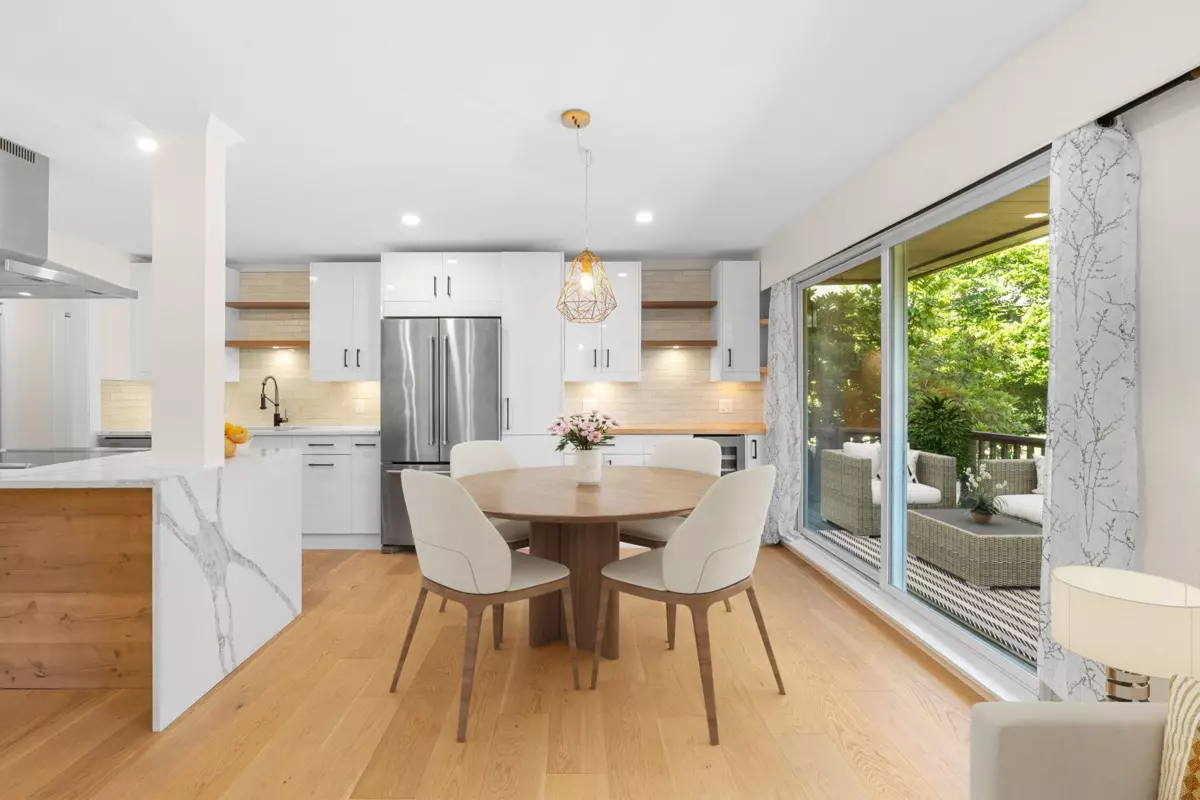 Dining Area Photo of 911 555 W 28th Street, North Vancouver, BC
