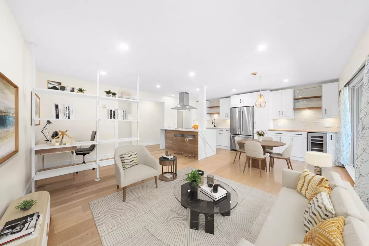 Family Room Photo of 911 555 W 28th Street, North Vancouver, BC