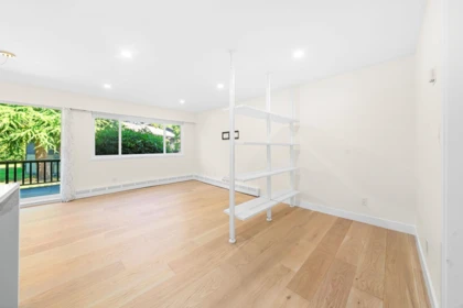Entry Foyer Photo of 911 555 W 28th Street, North Vancouver, BC
