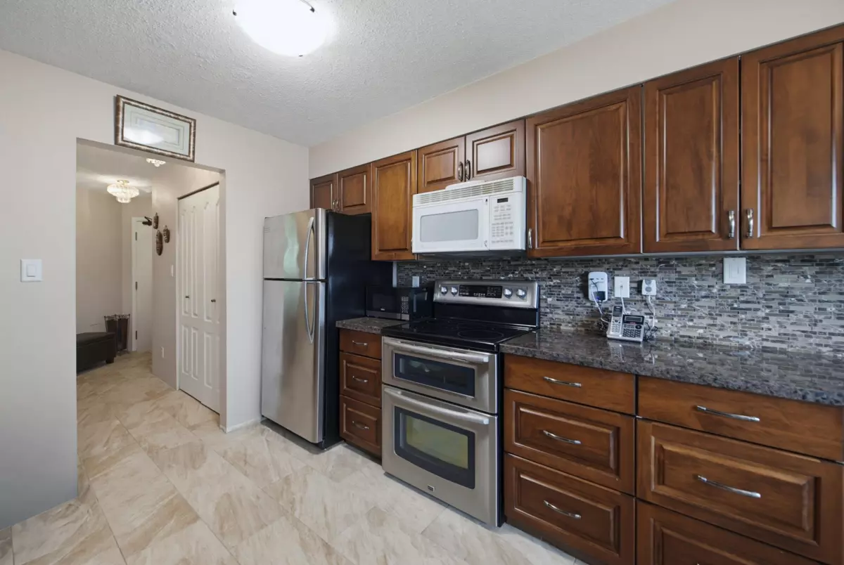Family Room Photo of 202 612 Fifth Avenue, New Westminster, BC