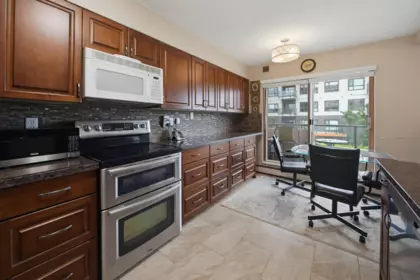 202 612 Fifth Avenue, New Westminster, BC, New Westminster — Apartment/Condo for sale