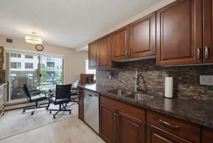 202 612 Fifth Avenue, New Westminster, BC, New Westminster — Apartment/Condo for sale