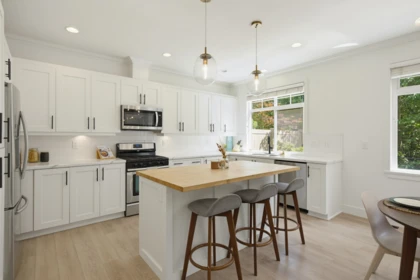Kitchen Island Photo of 21 15454 32 Avenue, Surrey, BC
