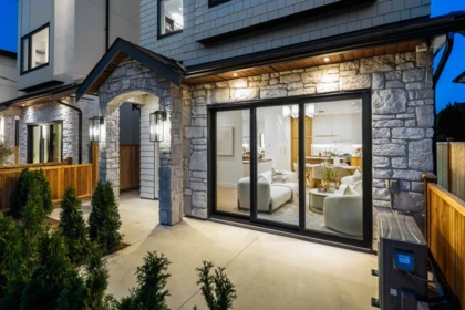 2 6682 Napier Street, Burnaby, BC, Burnaby — Half Duplex for sale