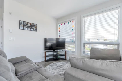 Primary Bedroom Photo of 405 32838 Ventura Avenue, Abbotsford, BC