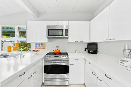 Breakfast Nook Photo of 2433 Mathers Avenue, West Vancouver, BC