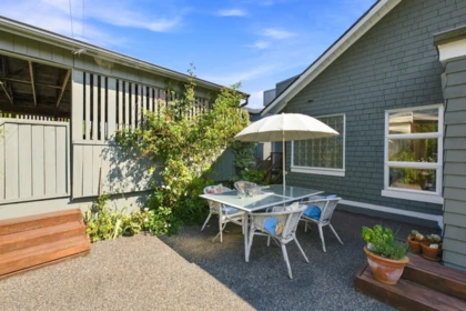 Garden / Landscaping Photo of 2433 Mathers Avenue, West Vancouver, BC