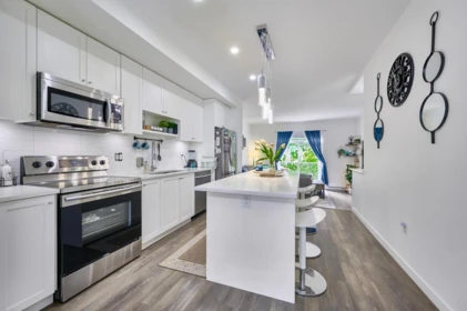 Kitchen Island Photo of 39 8168 136a Street, Surrey, BC