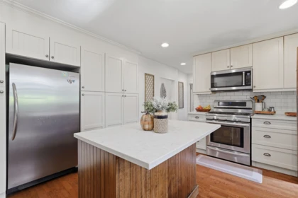 Kitchen Island Photo of 1425 129 Street, Surrey, BC