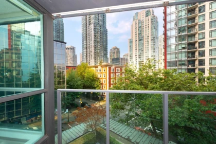 Kitchen Photo of 507 1189 Melville Street, Vancouver, BC