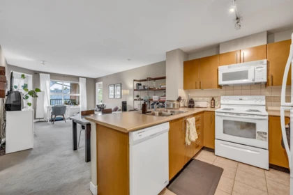 403 7088 Mont Royal Square, Vancouver, BC, Vancouver — Apartment/Condo for sale