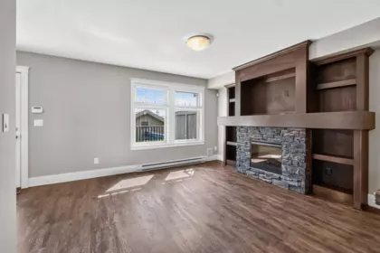 Hallway Photo of 108 3416 Roxton Avenue, Coquitlam, BC